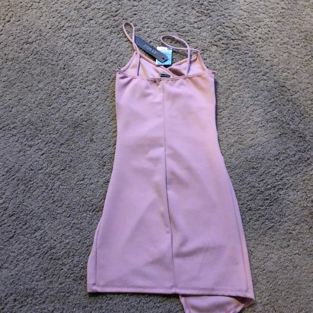 Dresses - Picture 5 of 6